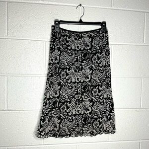 < Y2K Wrapper Black & White Floral Print Skirt >